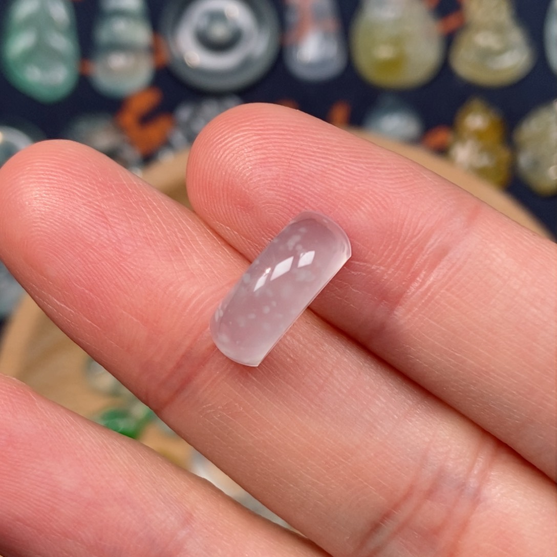 翡翠颈饰未镶嵌马鞍