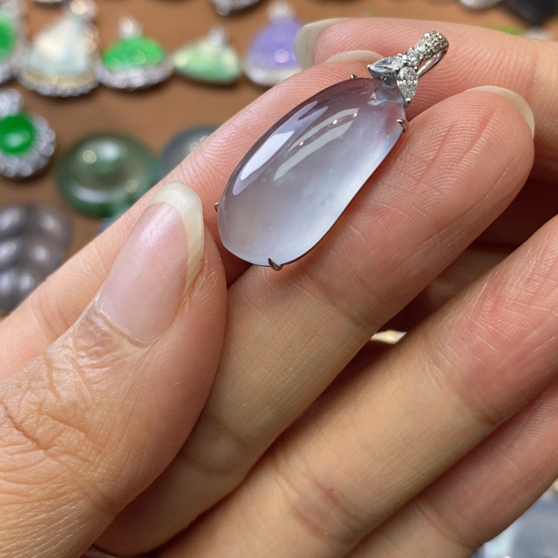 颈饰18K金镶嵌翡翠缅甸