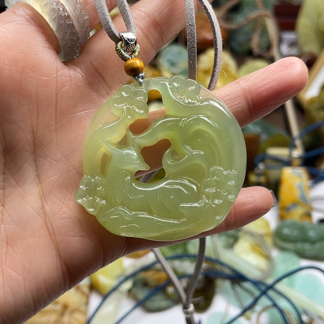 岫玉颈饰未镶嵌岫玉狐狸