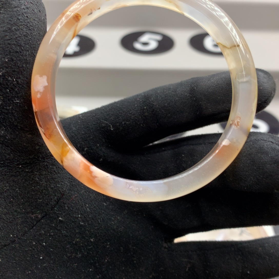 玛瑙/玉髓手镯未镶嵌是***