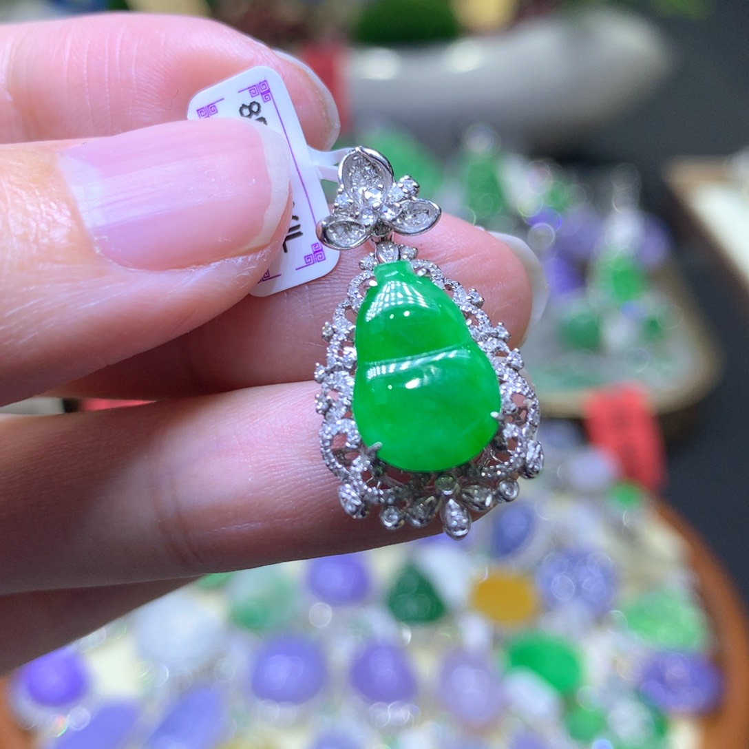 【闪购商品】翡翠颈饰18K金镶嵌翡翠吊坠项链