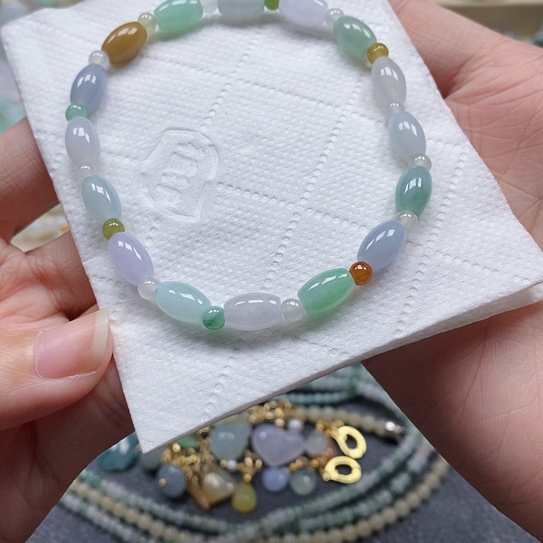 翡翠颈饰未镶嵌闪