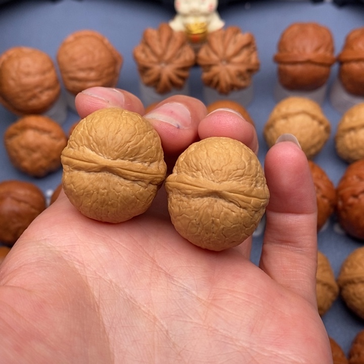 文玩核桃把件蛇皮球