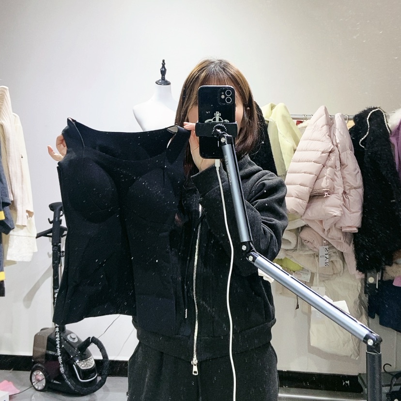 【闪购商品】黑色背心