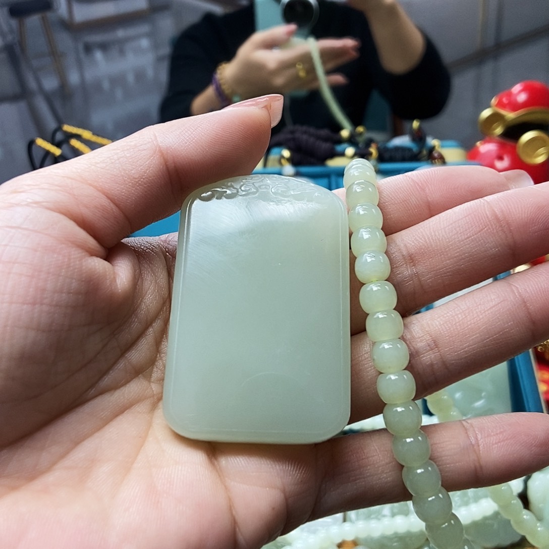 和田玉颈饰未镶嵌道****瀞