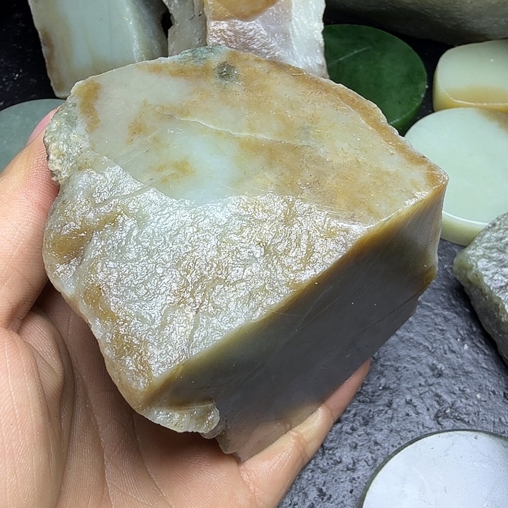 和田玉（糖玉）未镶嵌珠宝奇石