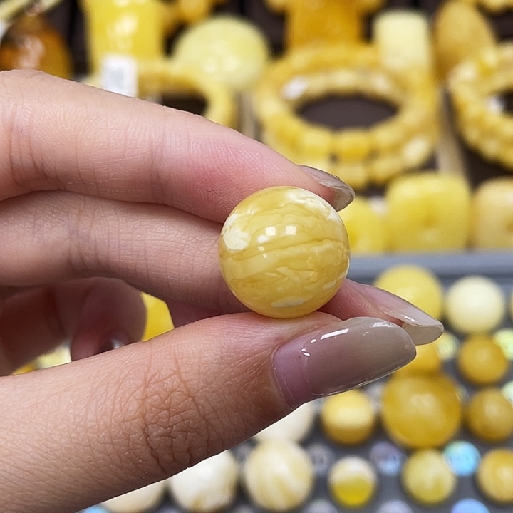 琥珀未镶嵌裸石16mm瑕 475