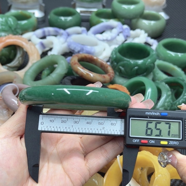 石英质玉手镯未镶嵌慧***音