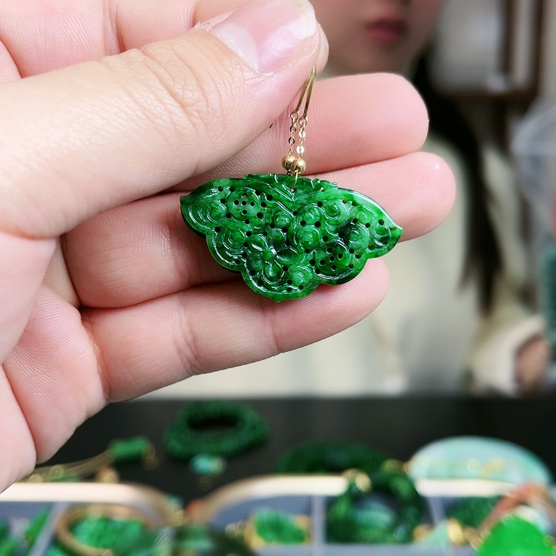 翡翠颈饰18K金镶嵌耳饰