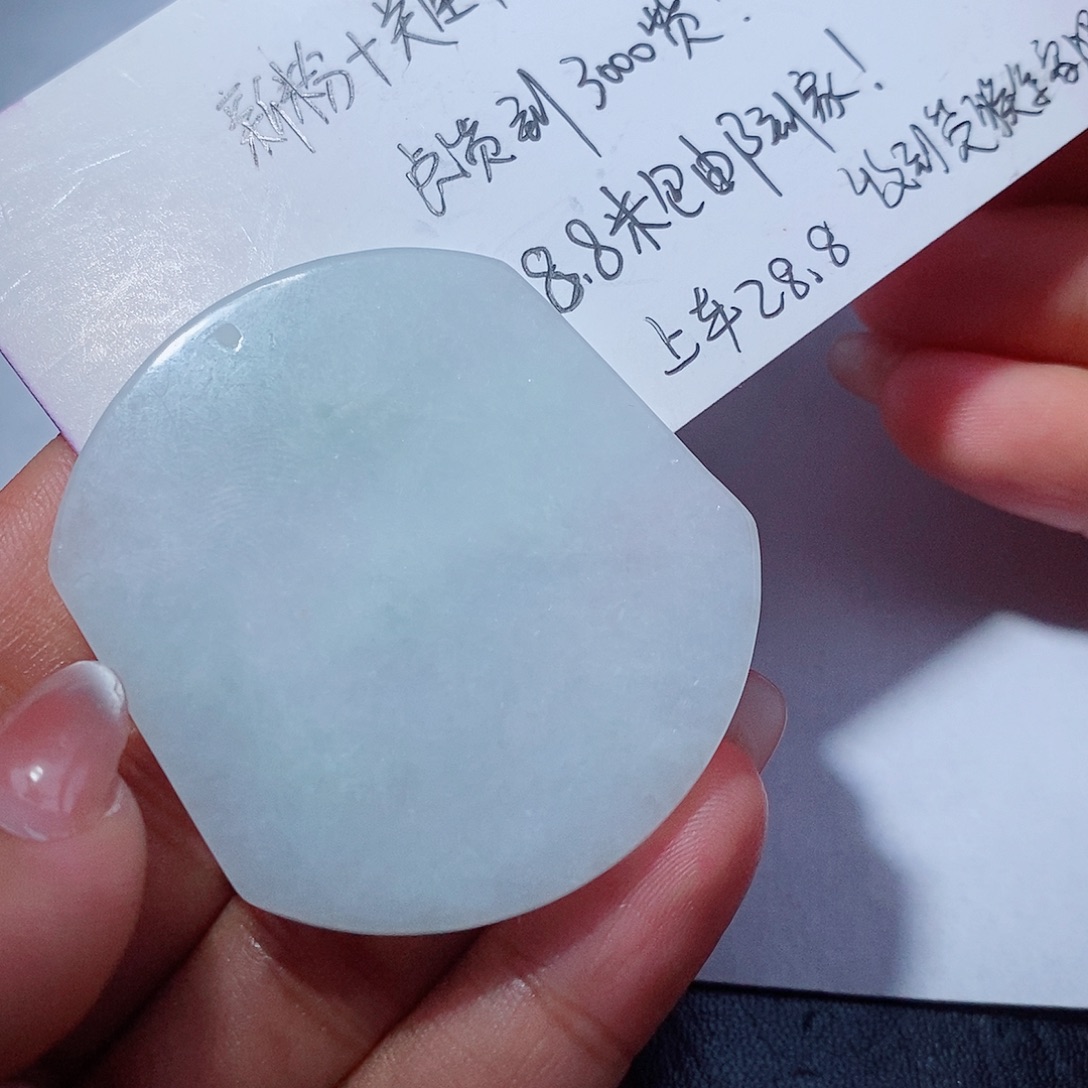 阳***光颈饰未镶嵌翡翠翡翠