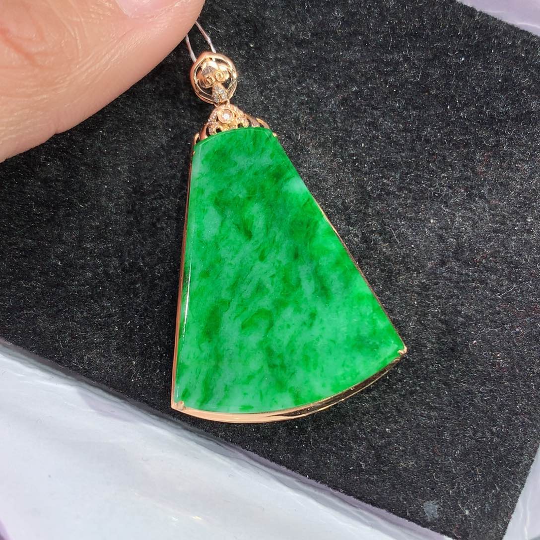 翡翠吊坠(赠链)18K金镶嵌