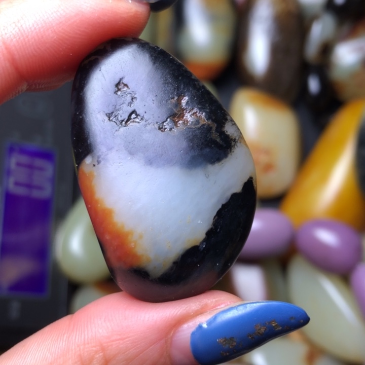 S***依和田玉（翠青玉）未镶嵌珠宝奇石