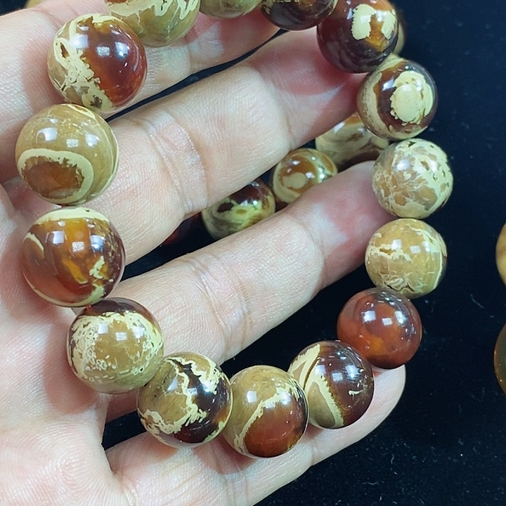 琥珀颈饰未镶嵌宝*一