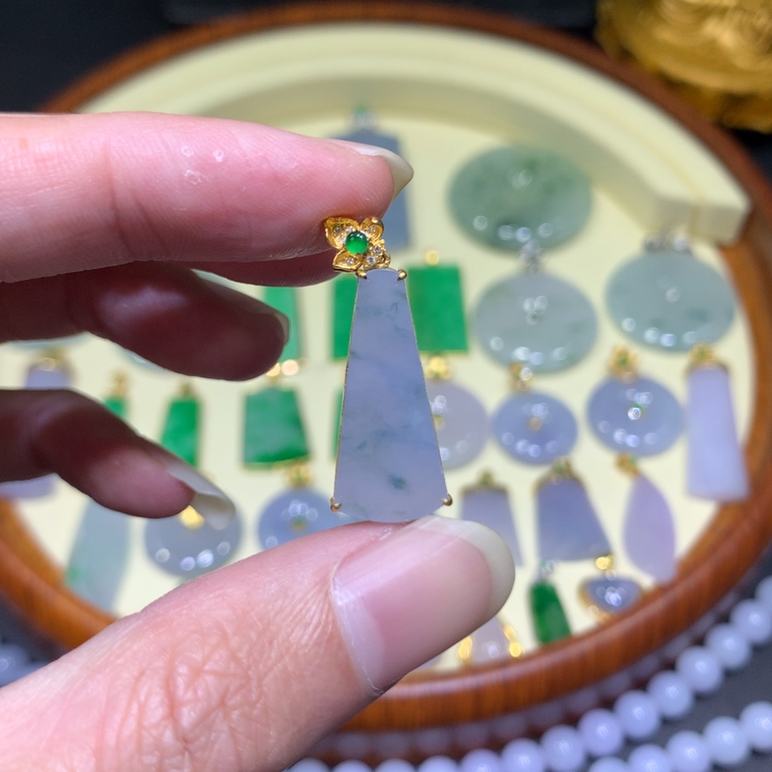 翡翠吊坠(不含链)18K金镶嵌