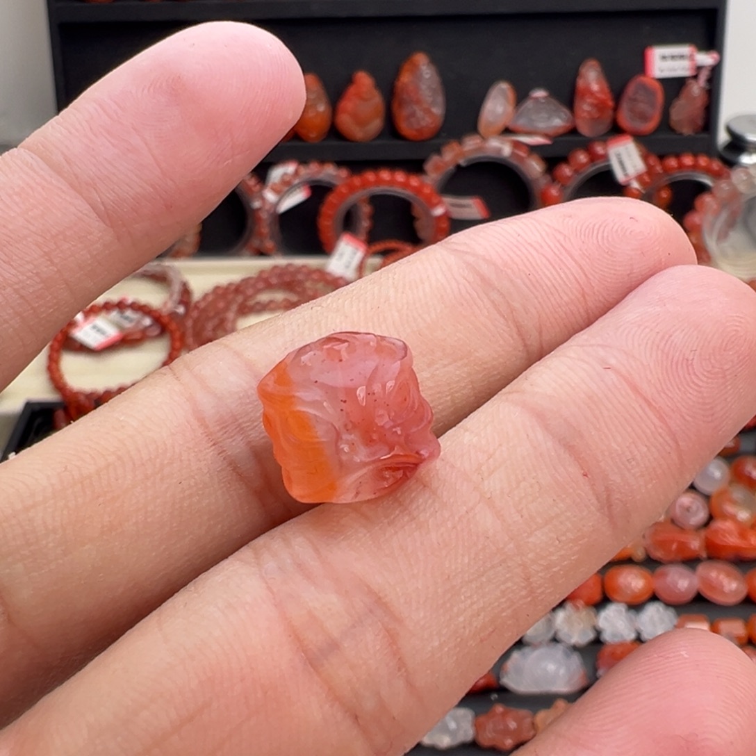 南红玛瑙未镶嵌颈饰醒狮头