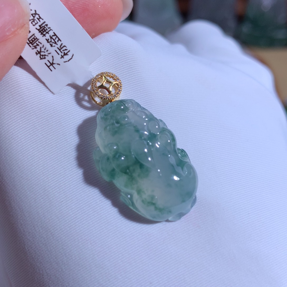 翡翠颈饰18K金镶嵌貔貅