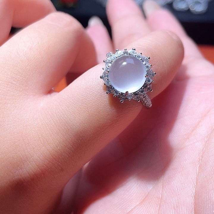 石英质玉未镶嵌颈饰