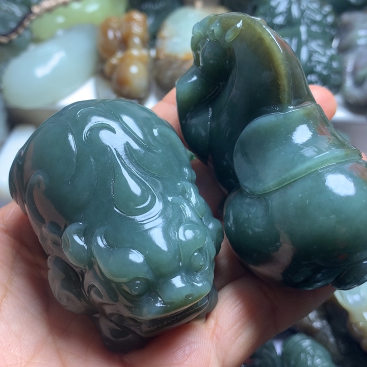 y***s和田玉未镶嵌颈饰