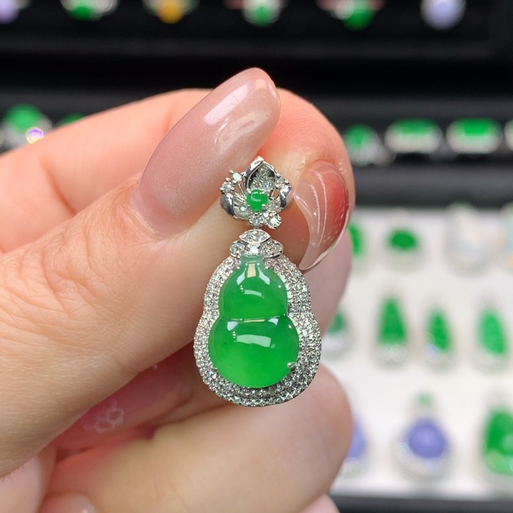 翡翠吊坠(不含链)18K金镶嵌