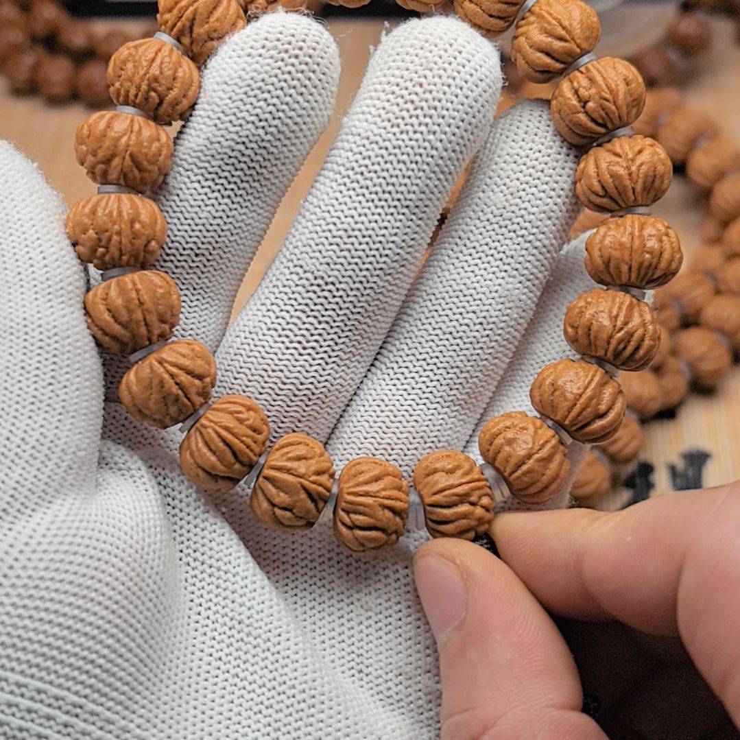 吊坠桃核铁蛋龙手串