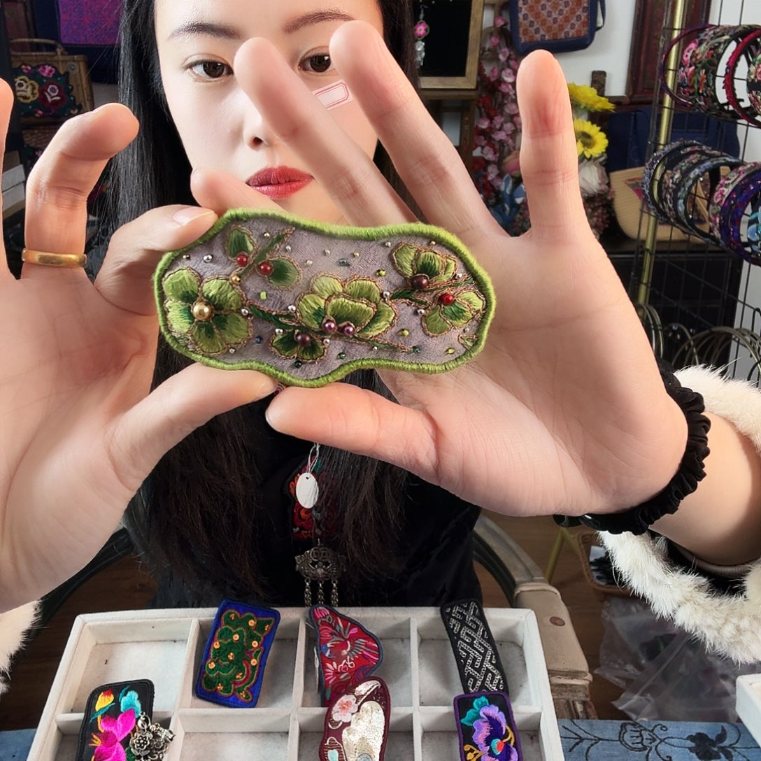 云***衣织绣手工刺绣工艺