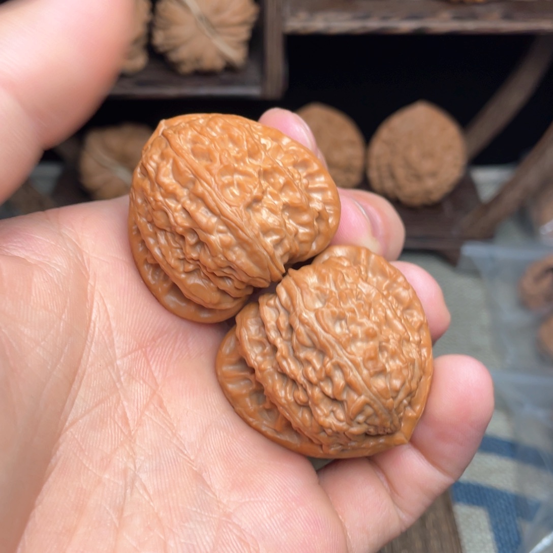 文玩核桃把件_***人38毕业高货三角白