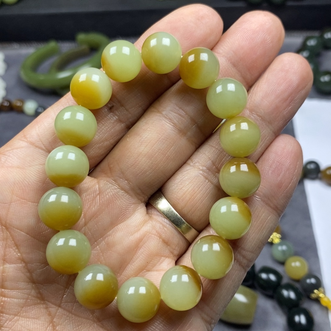 太***笑和田玉未镶嵌手串