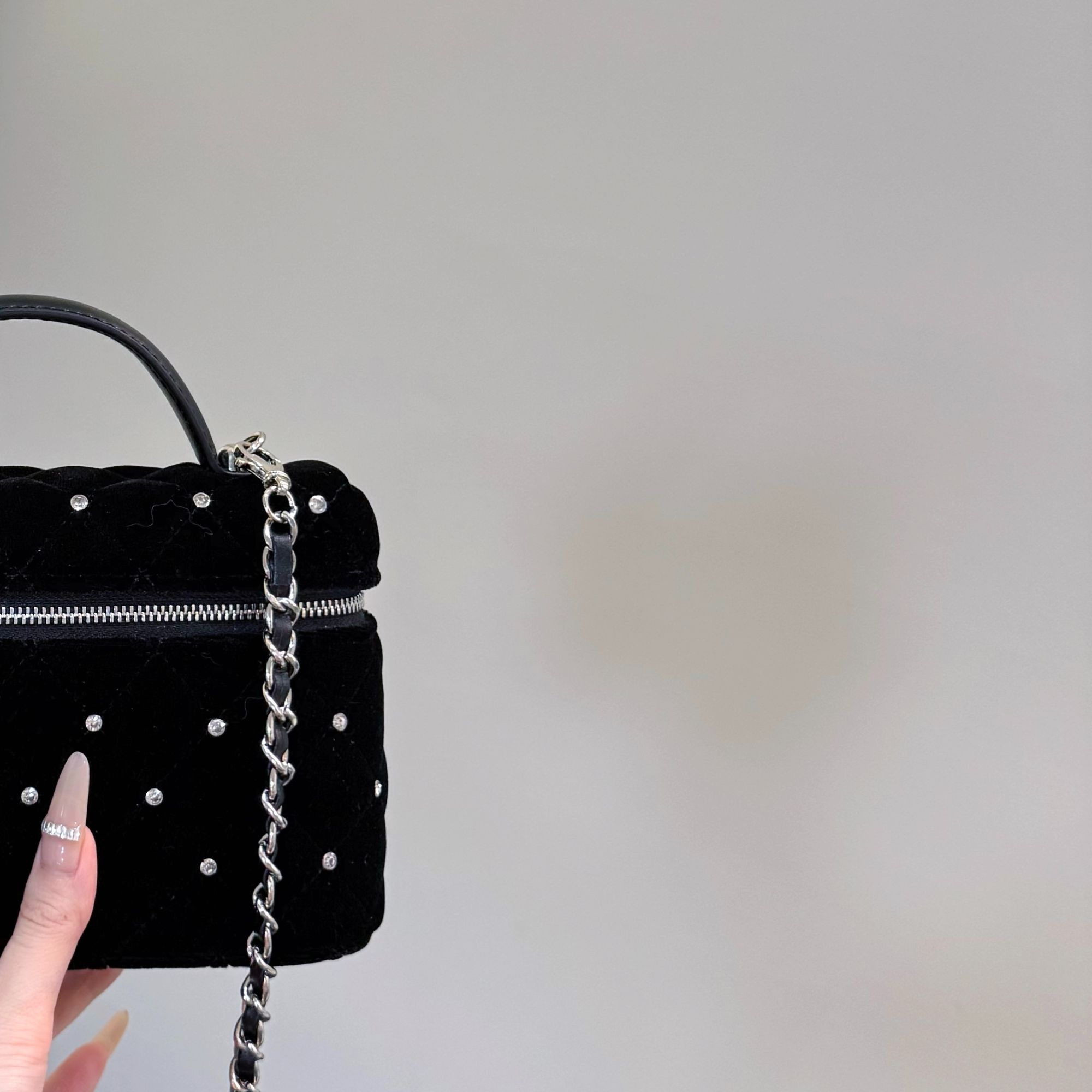 QIQI【丝绒闪钻LP】25K斜挎饭盒包（无公仔挂件）