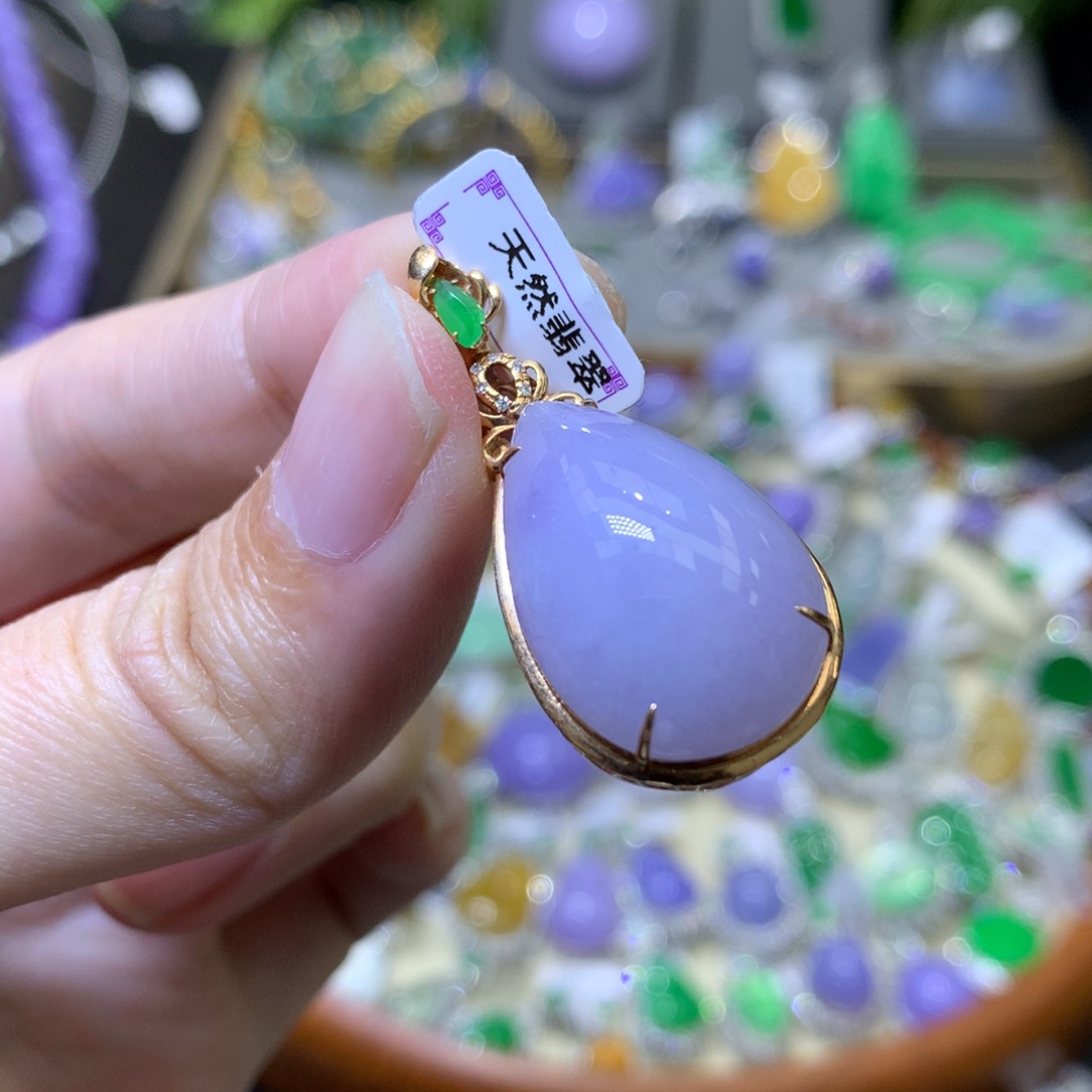 颈饰18K金镶嵌翡翠