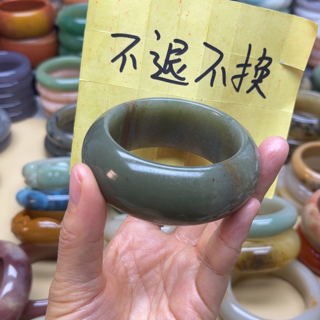 石英质玉手镯未镶嵌