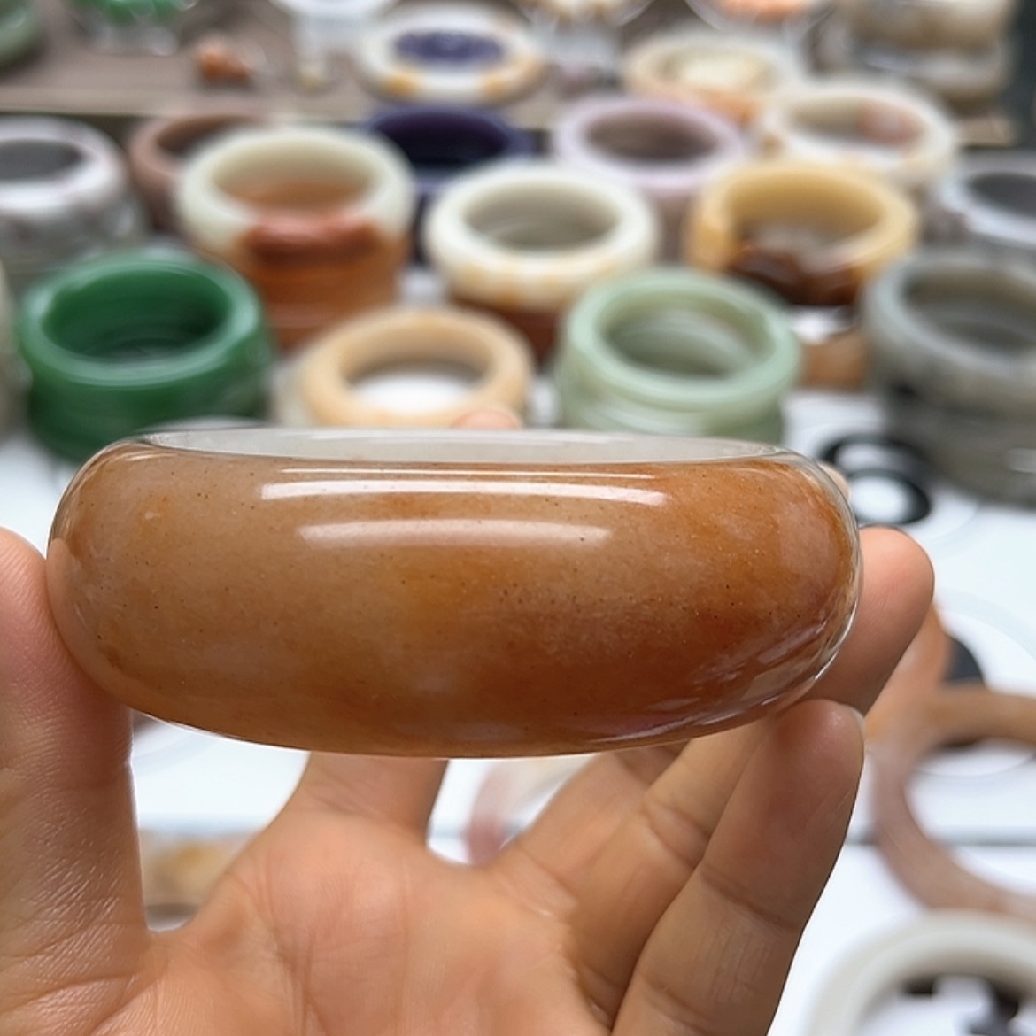 【闪购商品】石英质玉手镯未镶嵌半壁洒金