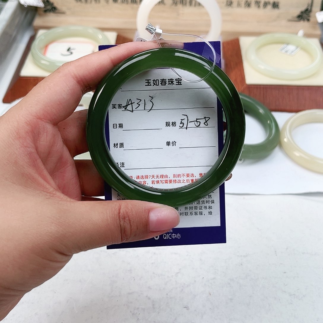 和田玉手镯未镶嵌