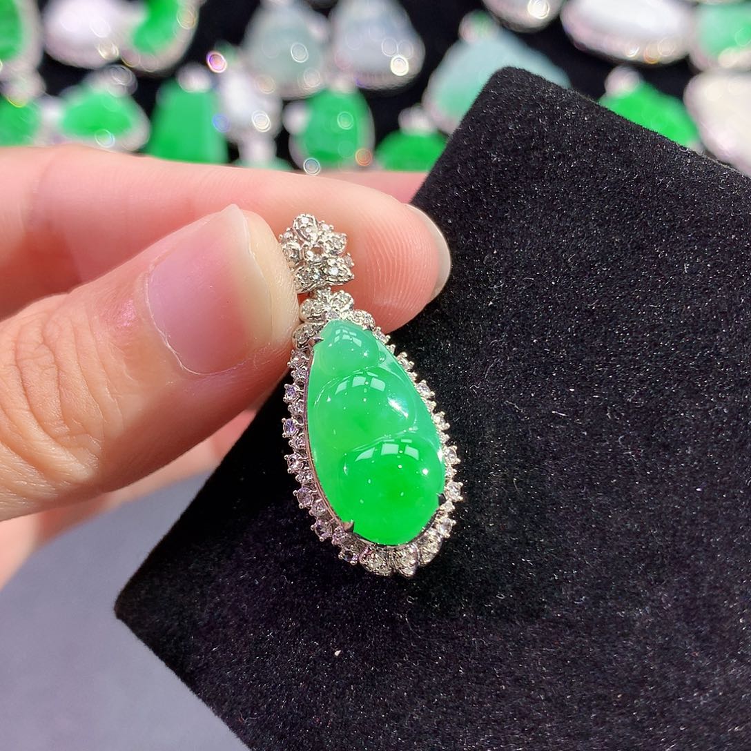 翡翠18K金镶嵌颈饰