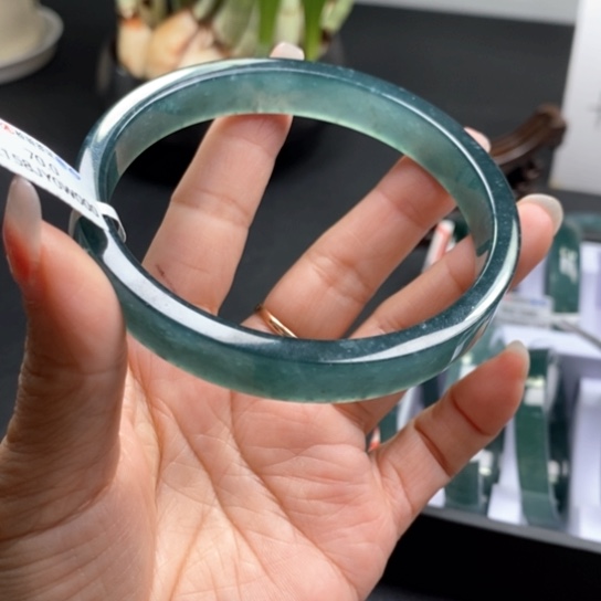 翡翠手镯未镶嵌70尺寸