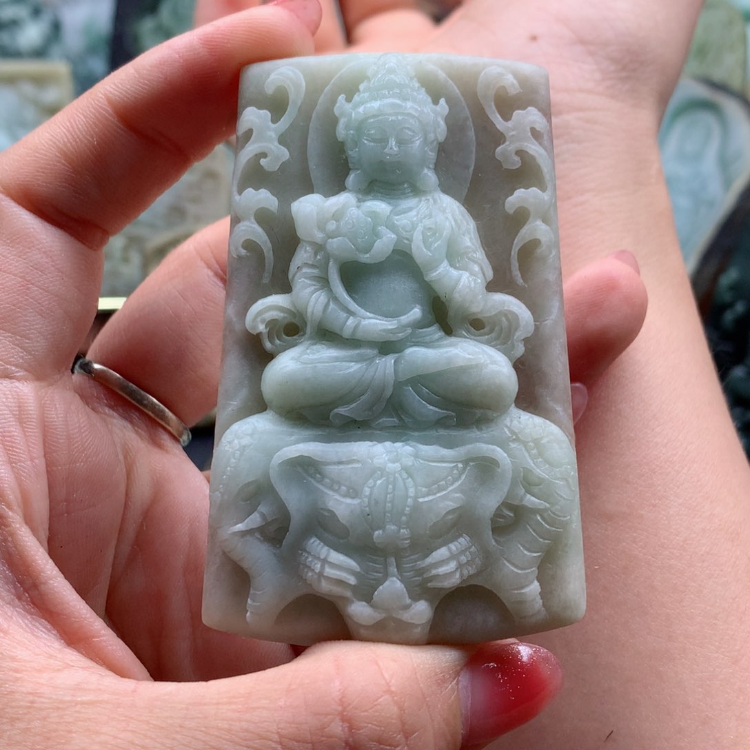 定制翡翠未镶嵌白****。翡翠