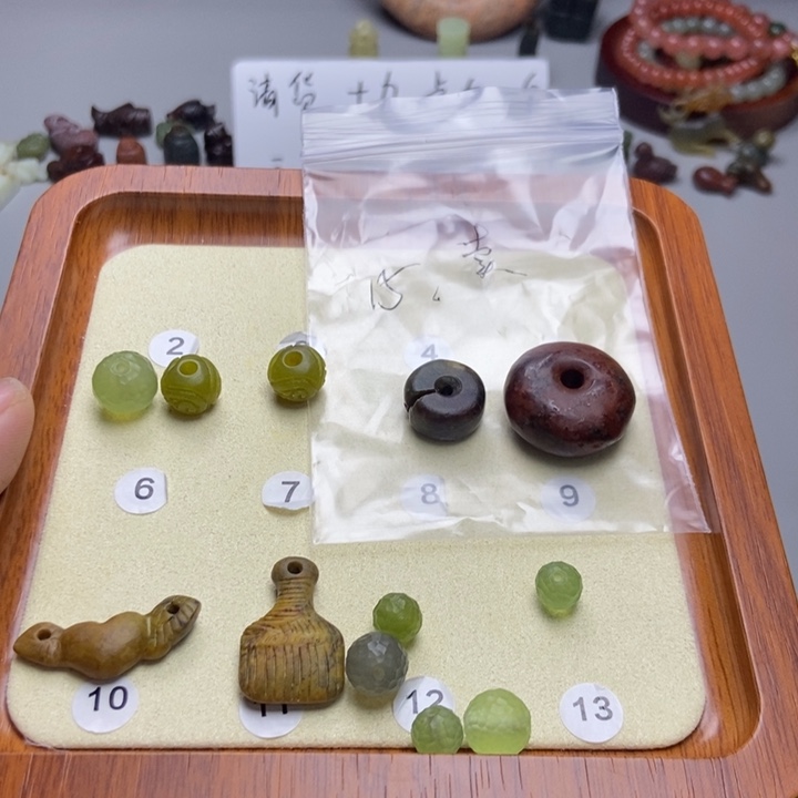 卖***荣蛇纹石玉未镶嵌项链