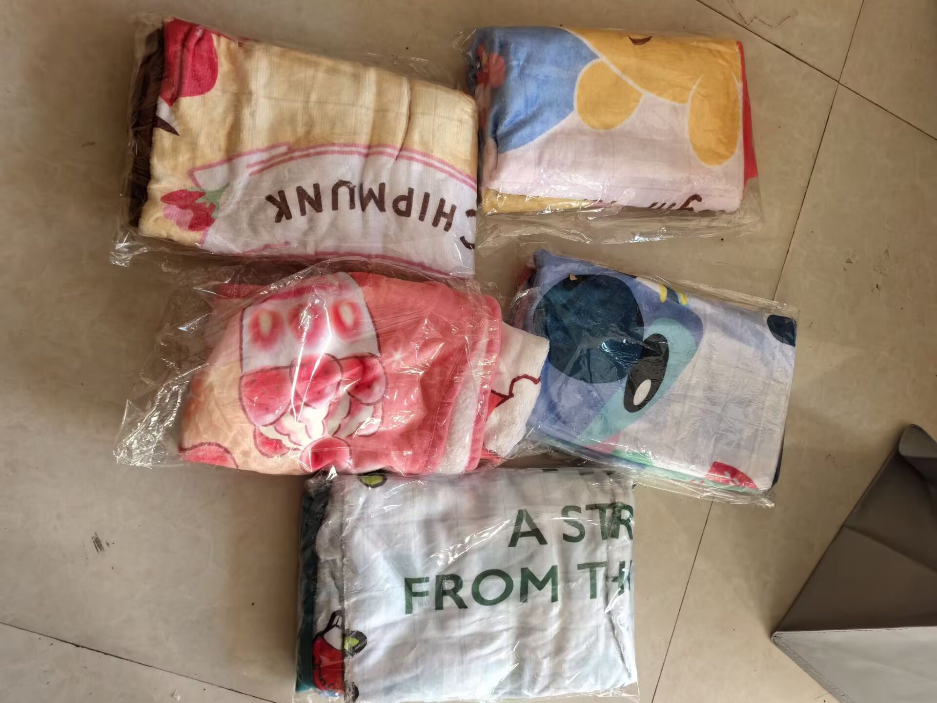 颜色随机卡通柔软空调毯