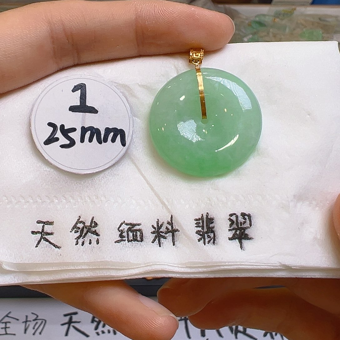 翡翠颈饰18K金镶嵌翡翠