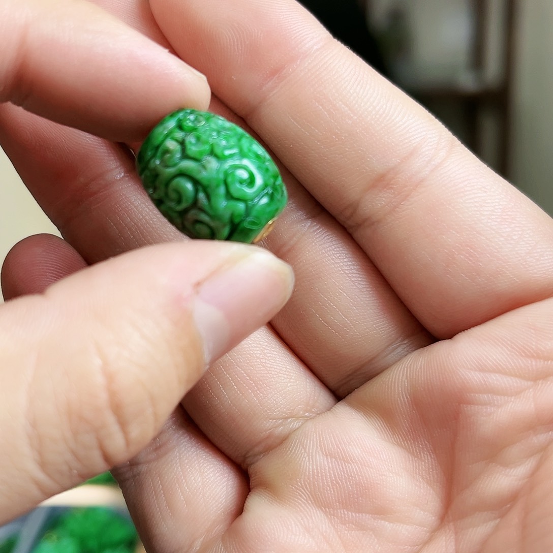 翡翠颈饰18K金镶嵌吊坠