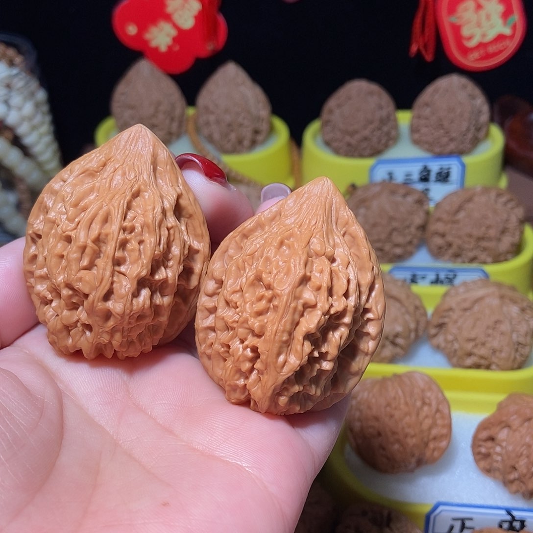 文玩核桃吊坠精配鸡心