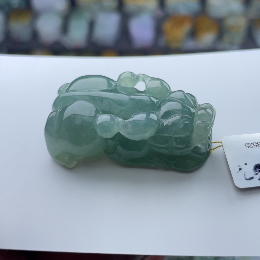 翡翠未镶嵌颈饰貔貅