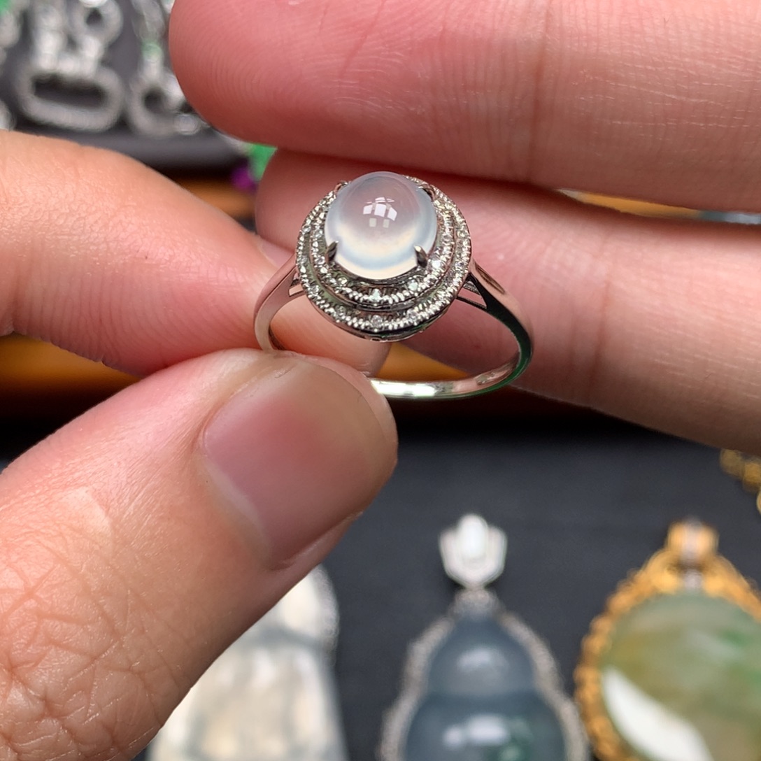 翡翠18K金镶嵌戒指