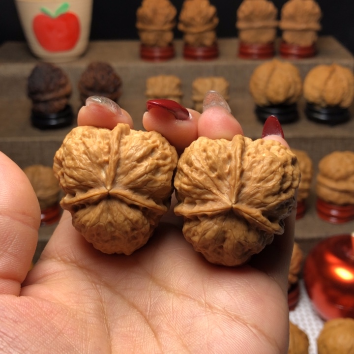 文玩核桃把件69花开富贵