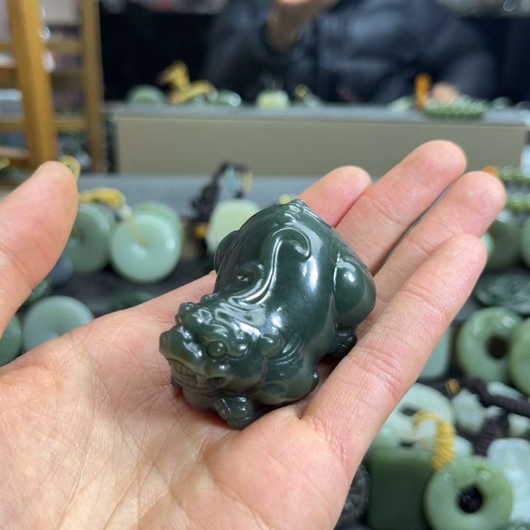 烟***、和田玉未镶嵌颈饰