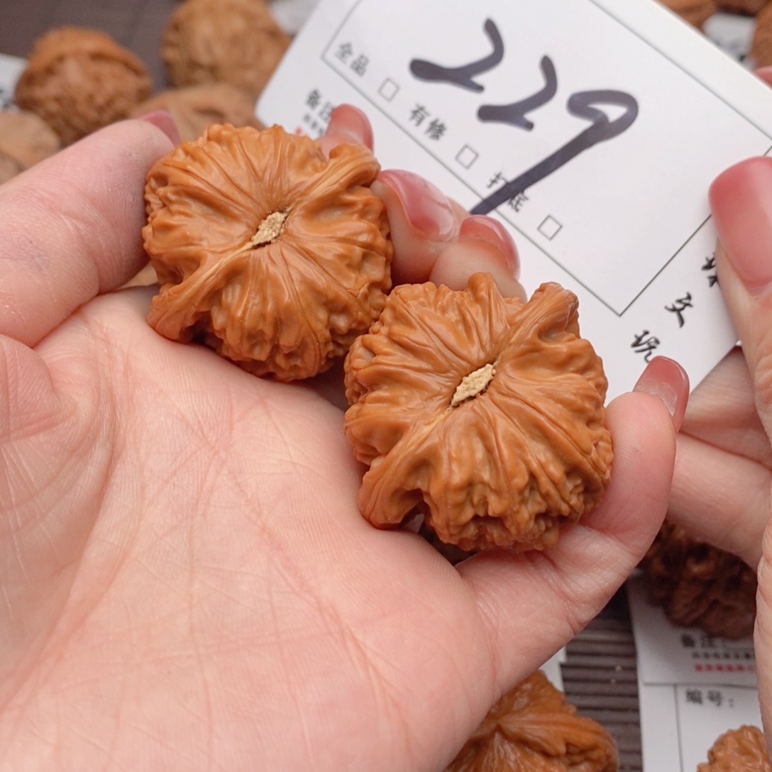 文玩核桃吊坠38白狮子229