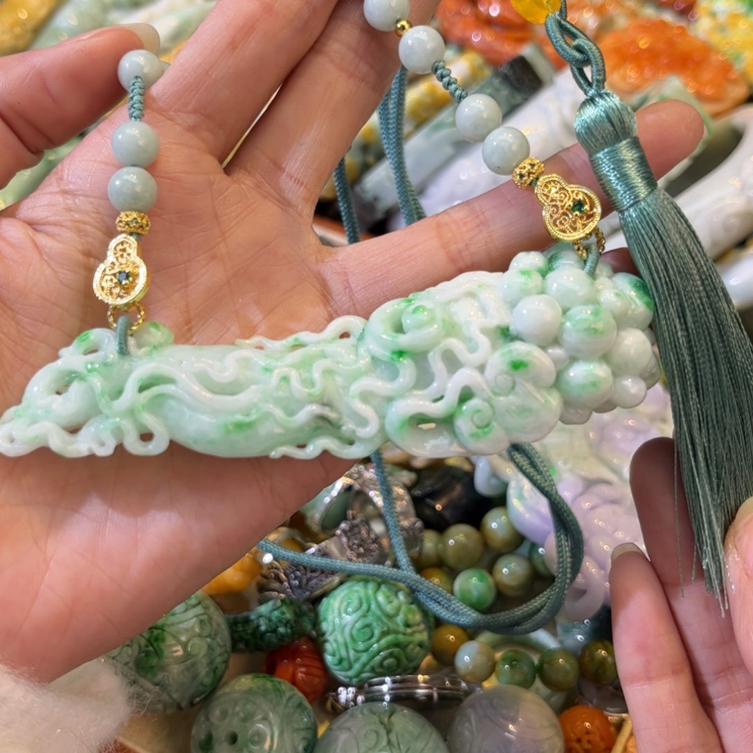 翡翠颈饰未镶嵌待编款