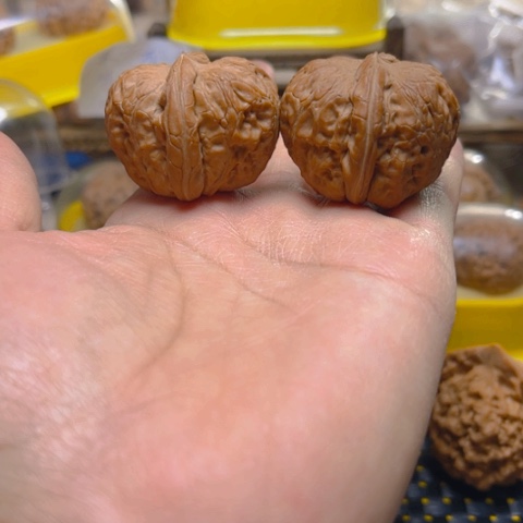 文玩核桃吊坠元宝