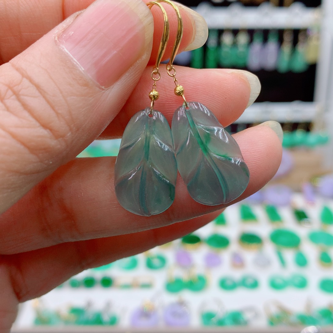 翡翠18K金镶嵌耳饰的