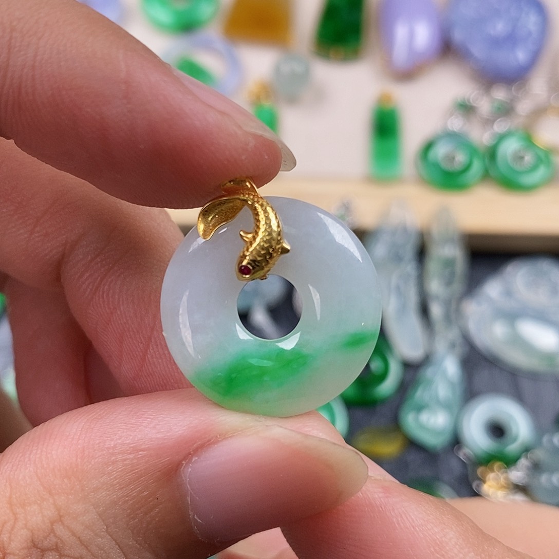 翡翠18K金镶嵌颈饰沐****家翡翠