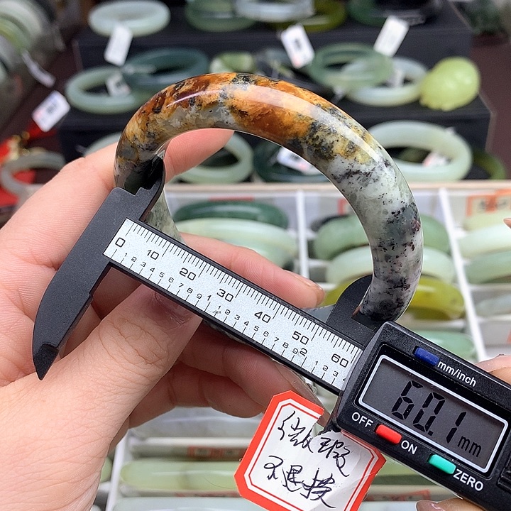 蛇纹石玉手镯未镶嵌556